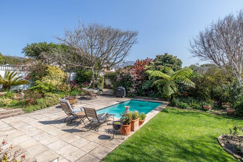 3 Bedroom Property for Sale in Lakeside Western Cape